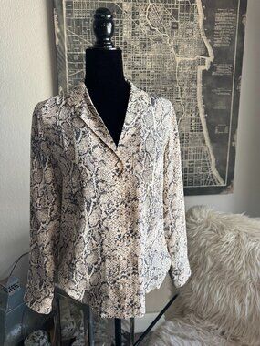 Size S - Rails 100% Silk Snake Print Long Sleeve Button Up Shirt with Notched Co